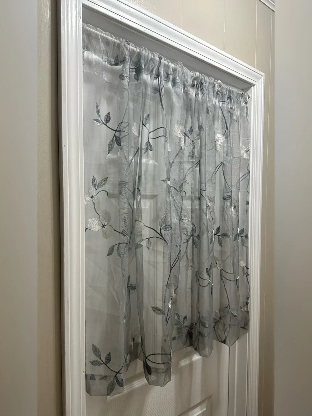 4 Panels Embroidered Leaf Shimmery Silver/Gray Sheer Curtains 31x36